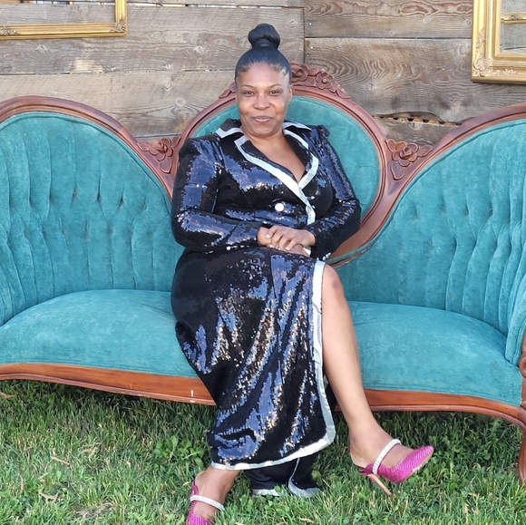 Meet your Posher, Melissa - Picture 1 of 1